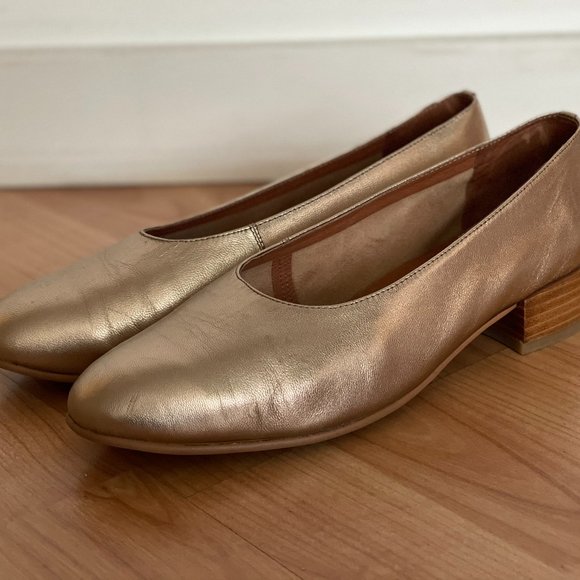 Gorgeous Jeffrey Campbell gold heels - Picture 2 of 13